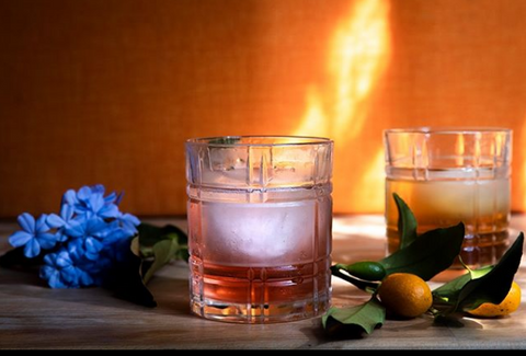 Cocktail am Kamin im Herbst - NIO Cocktails