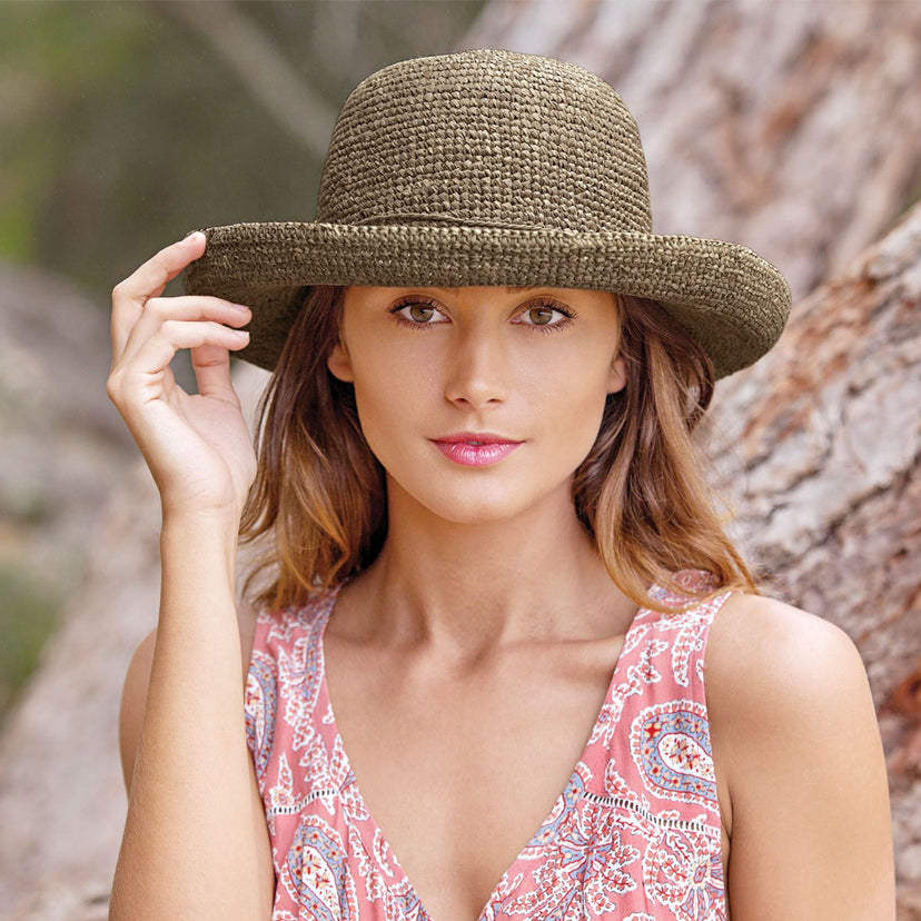 Woman Wearing a Wallaroo Catalina Straw Sun Hat with a big wide brim in front of a Tree