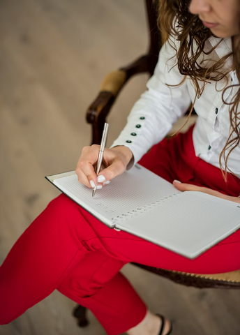 The Size of Your Hand vs the Size Of the Pen