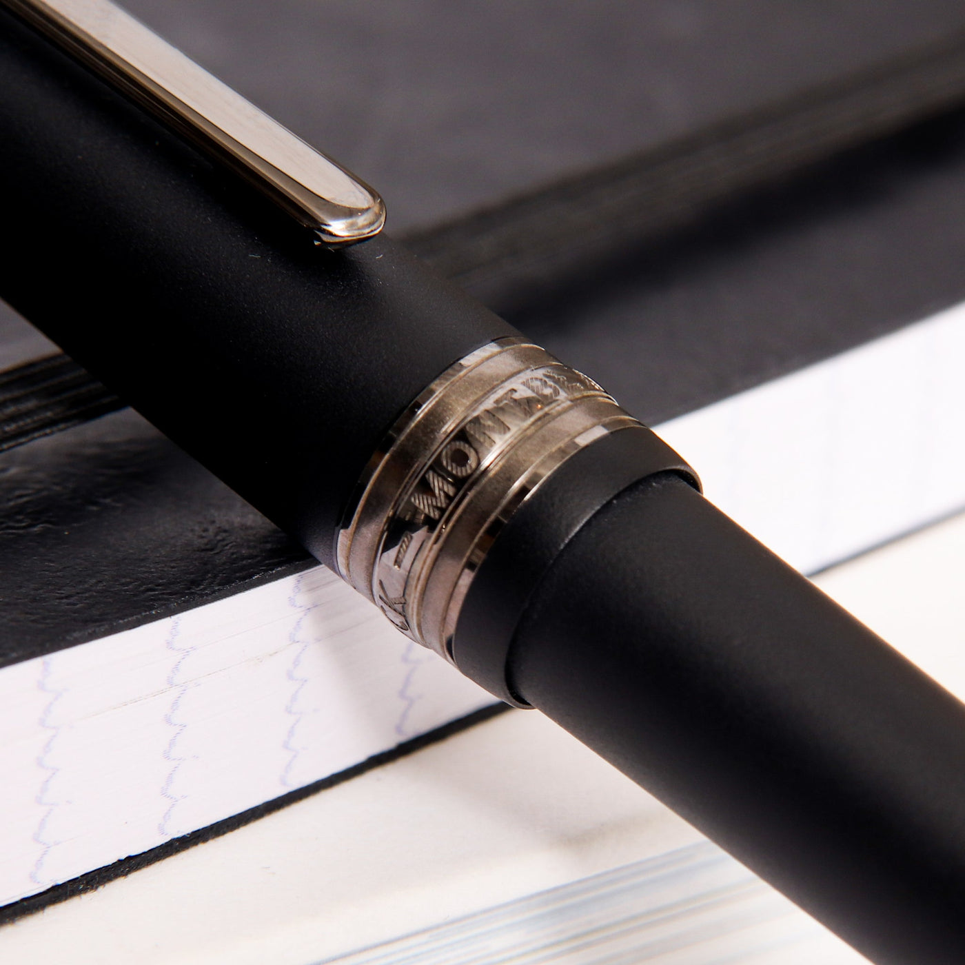 Omgeving Inzet Betrokken Montblanc Meisterstuck Midsize Ultra Black Ballpoint Pen - Preowned –  Truphae