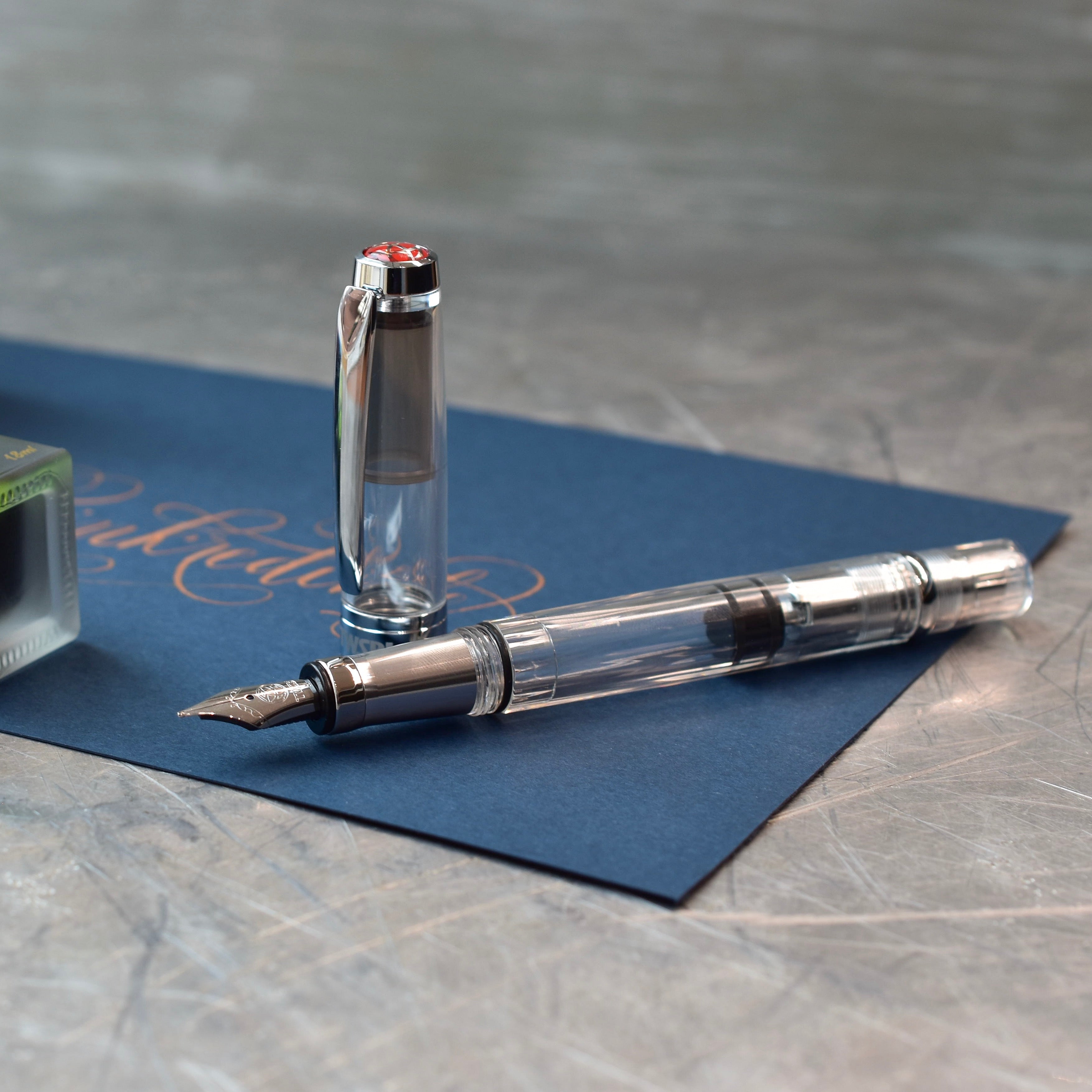 https://cdn.shopify.com/s/files/1/2083/6627/products/TWSBI-Diamond-580AL-Silver-Fountain-Pen_7209cb5a-5ff7-4f0e-aff7-71aedacec026.jpg?v=1656715020