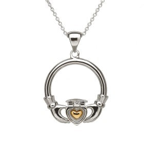 Treasure of my heart: Sweetheart necklace with hidden gold heart. 