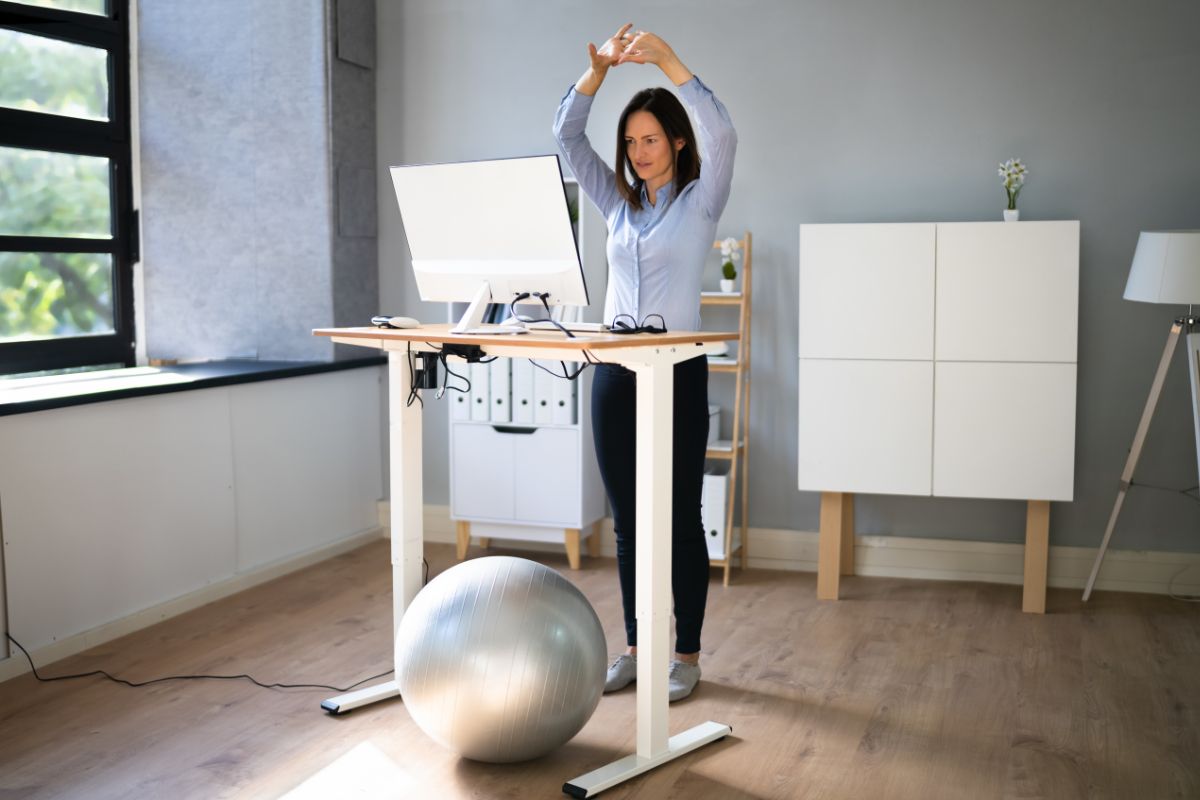 How to Set Up a Standing Desk : 7 Tips