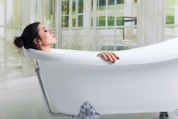 incorporate-palo-santo-to-your-bath-routine
