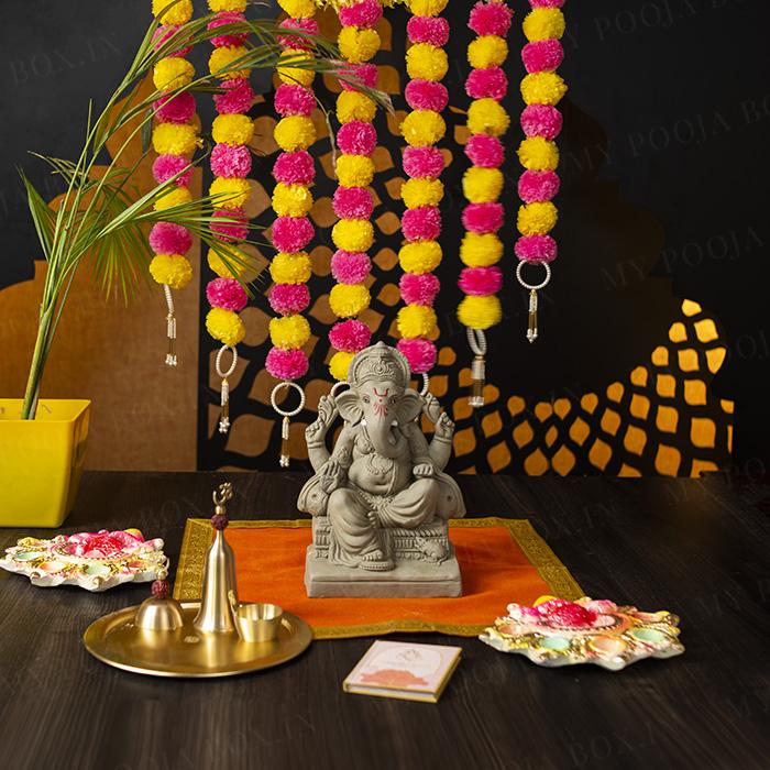 Buy King of Lalbaug Ganpati Decoration Hamper Online in India -  