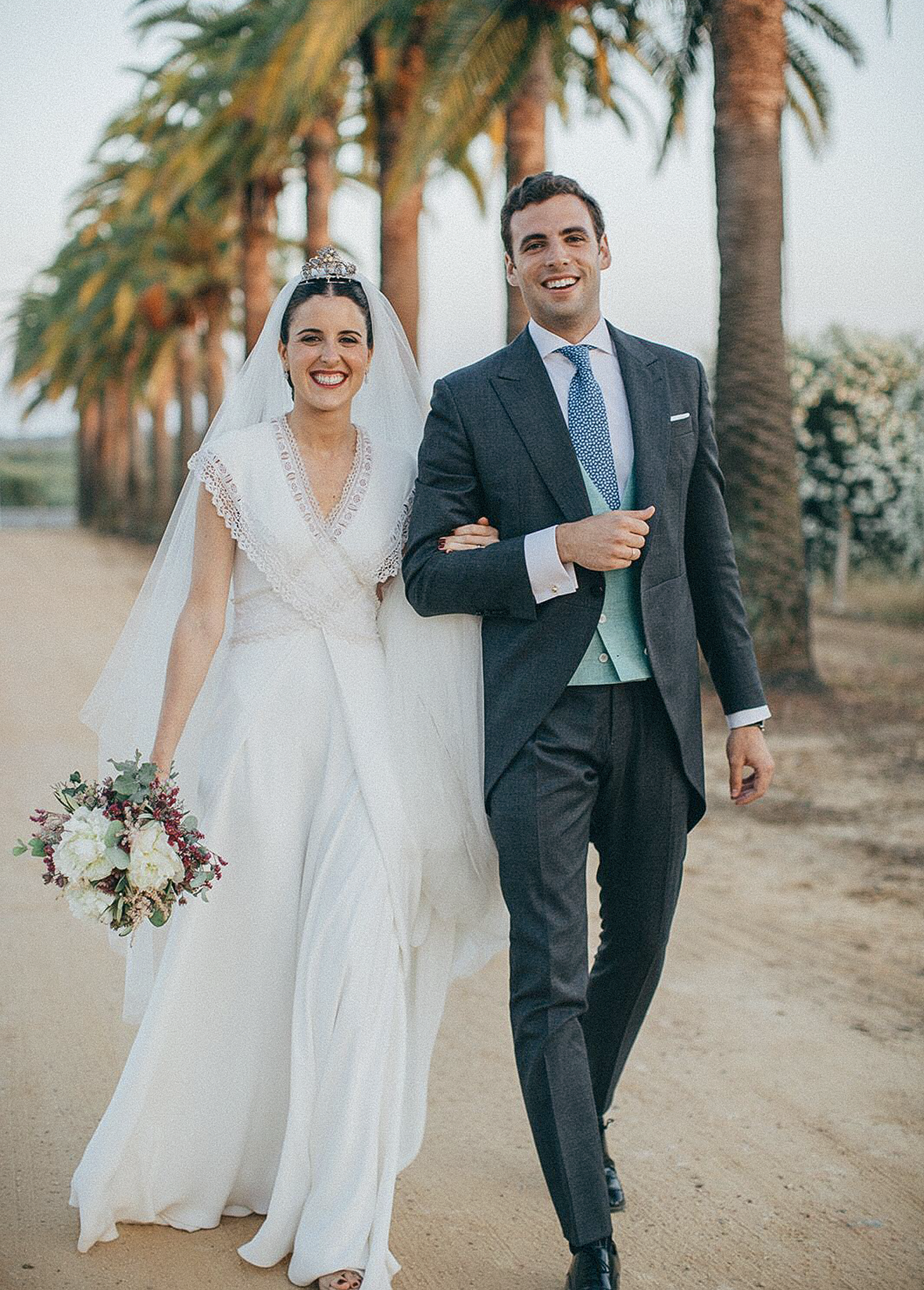 Chaqué de Novio Gris Medio con Chaleco de Lino en color Verde Agua