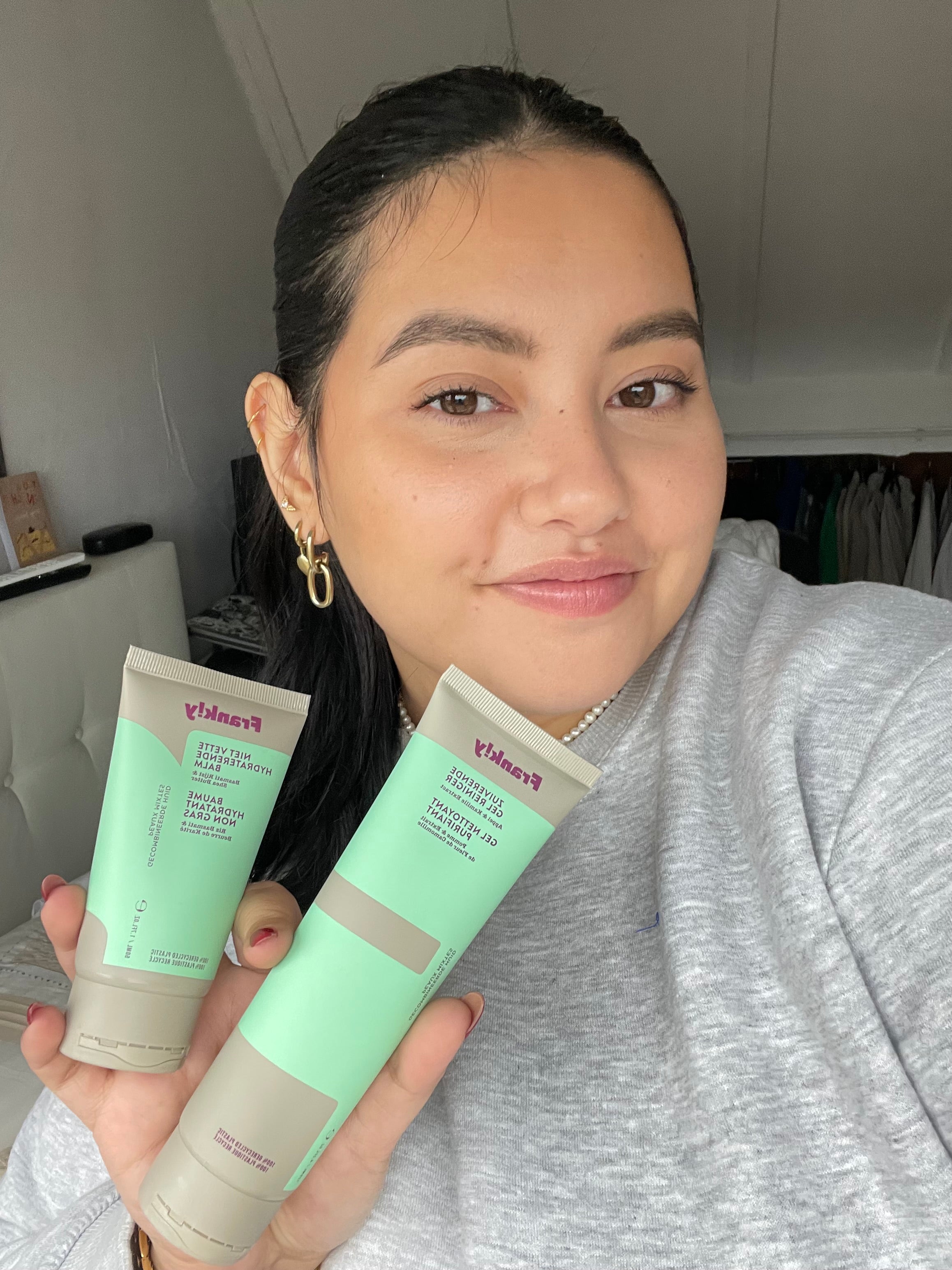 Simone Stapel Selfie met combinatiehuid duo van Frankly, zuiverende gel reiniger en niet vette hydraterende balm.