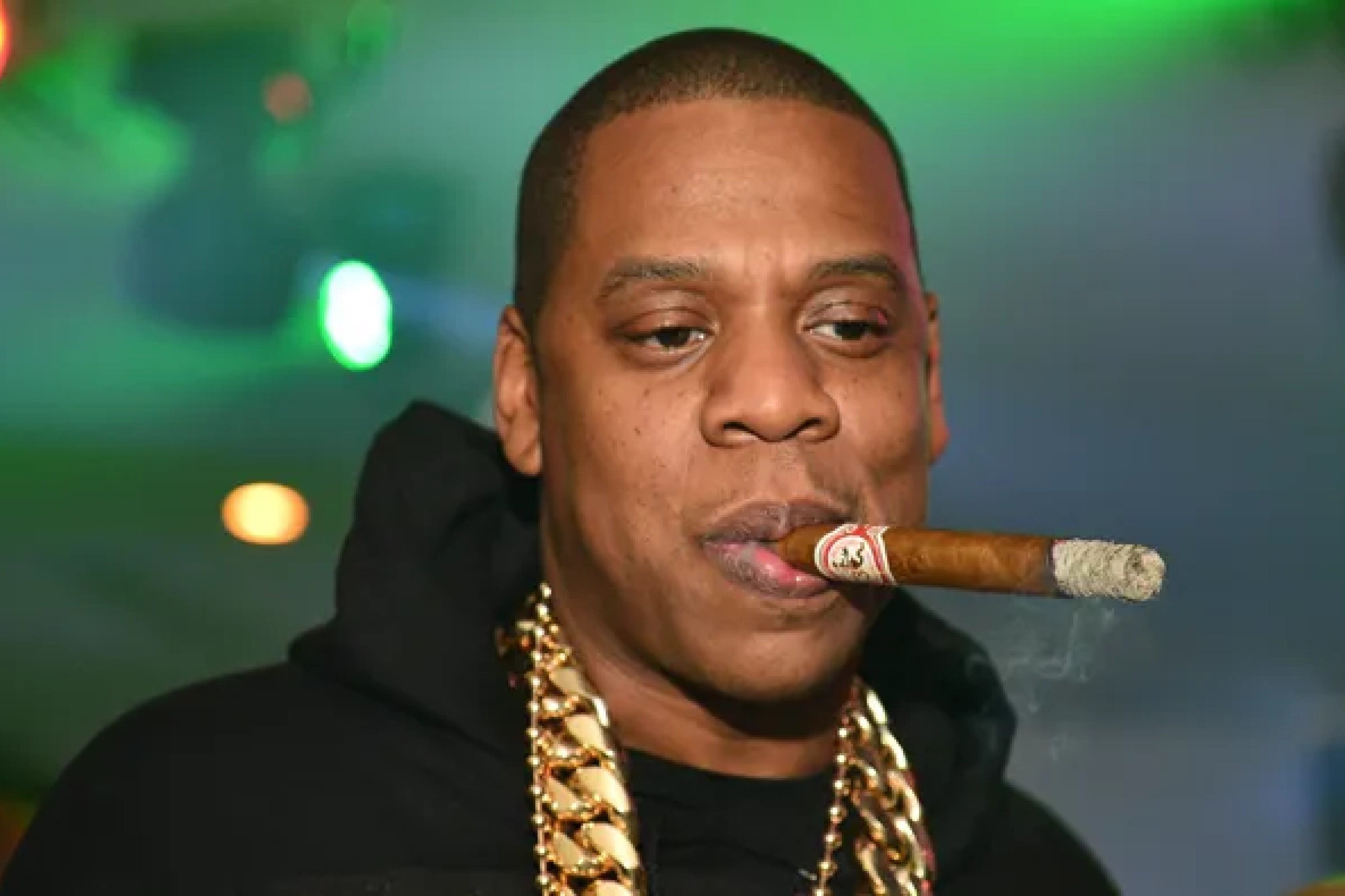 Jay Z se fuma un Hoyo de Monterrey Doble Corona