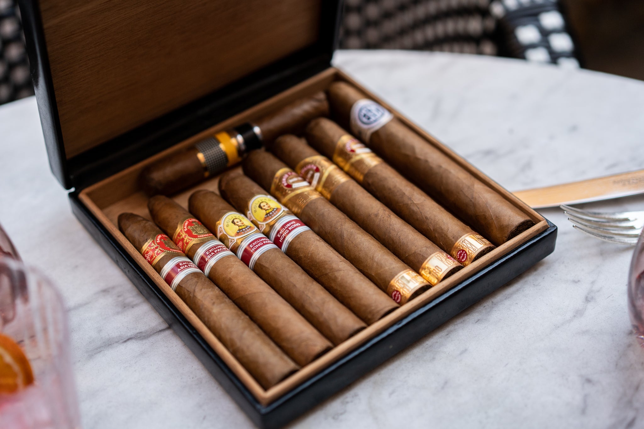 Una selección curada de cigarros, disponible en EGM Cigars.