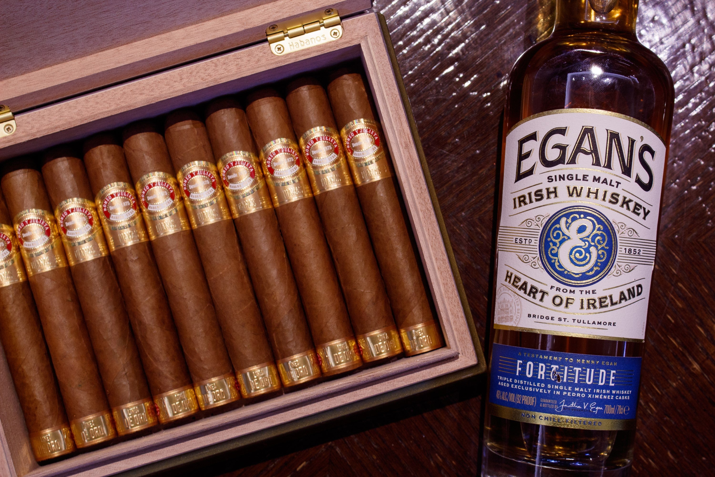 Egan's Irish Whiskey et cigares cubains Romeo y Julieta Linea de Oro