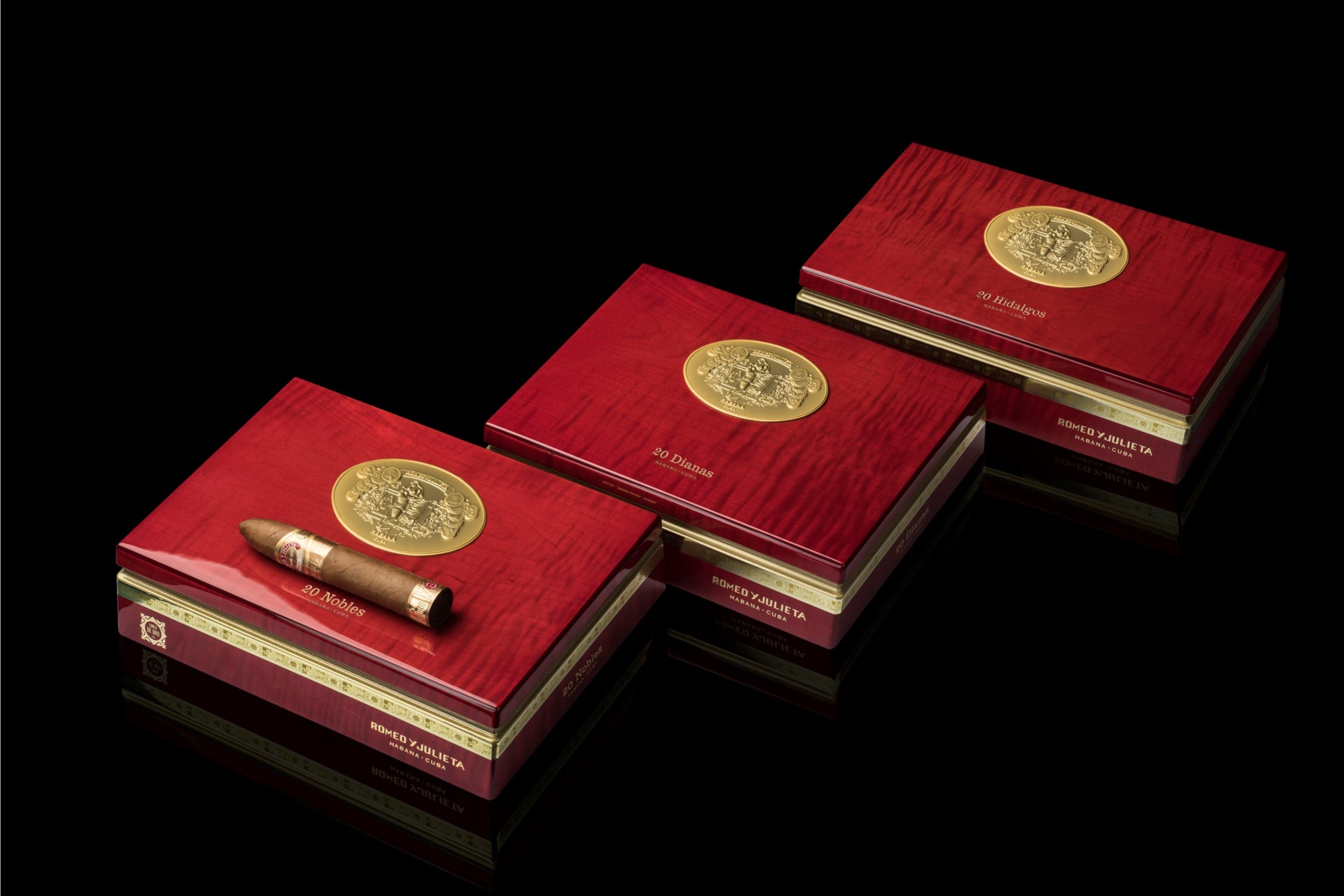 The Romeo y Julieta Linea de Oro boxes