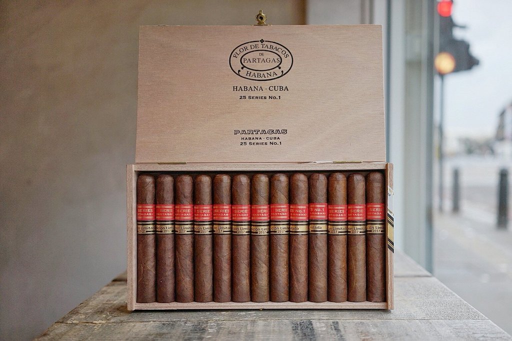 Partagas Series No.1 Charuto Para Venda Online