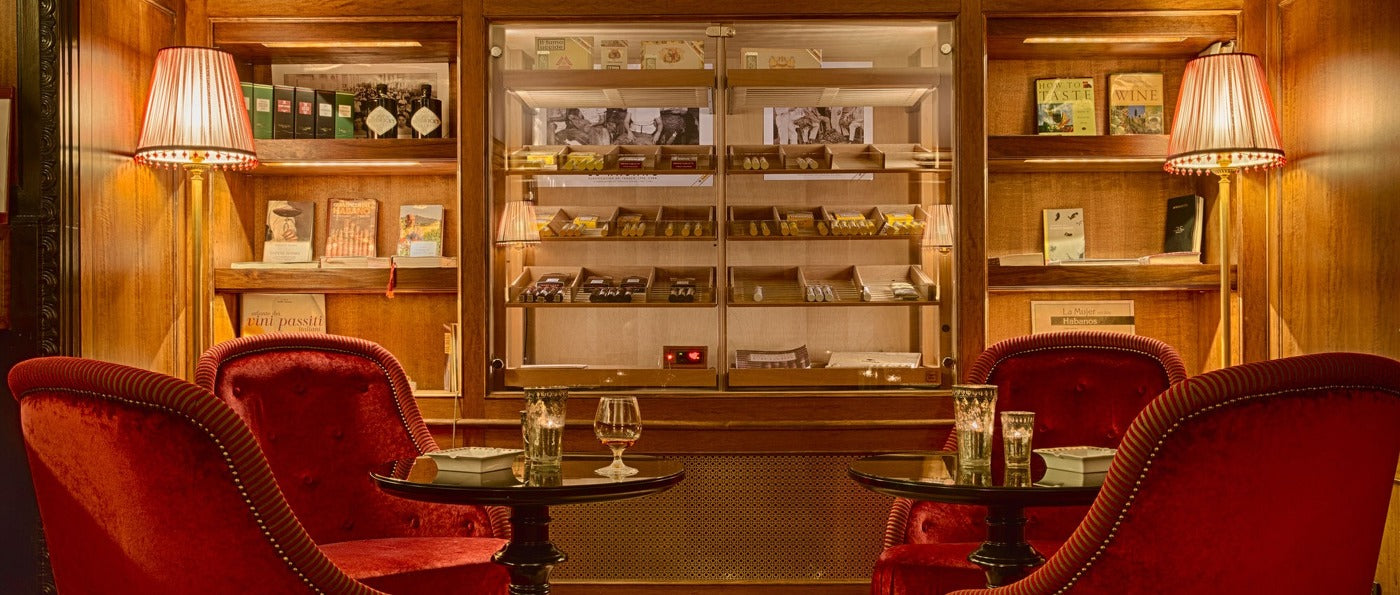 where to smoke cigar room in villa cora egm cigars