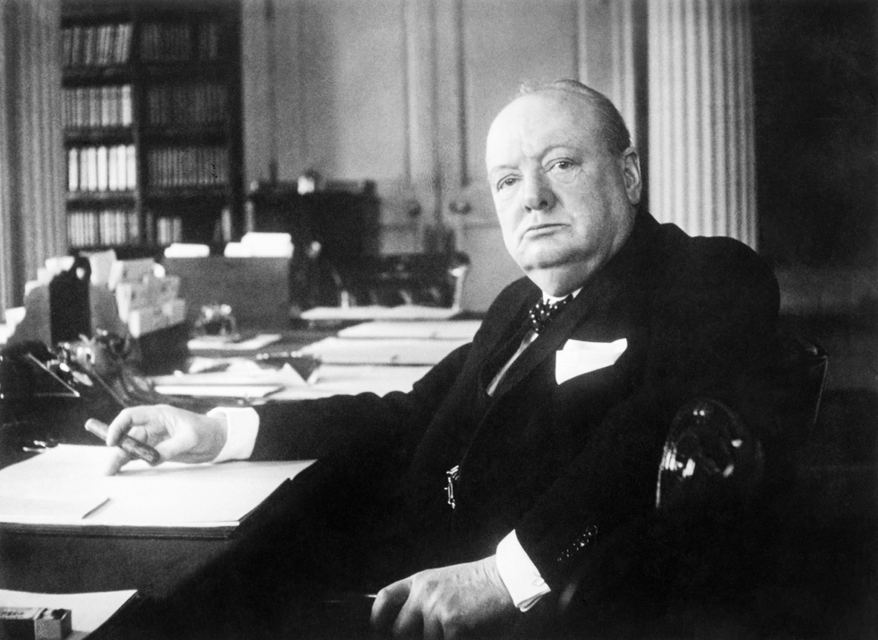 Winston Churchill fuma un sigaro. sigari egm