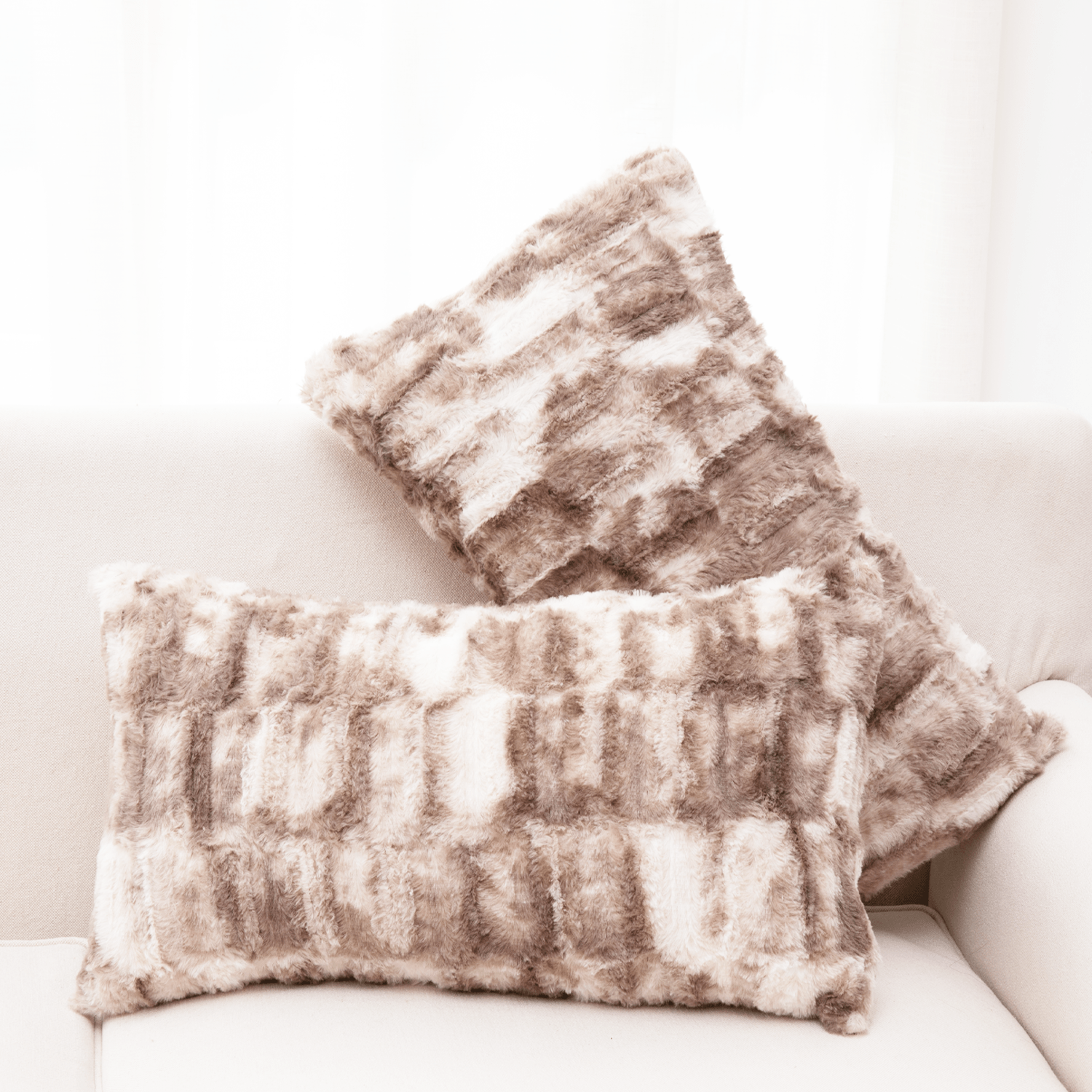 https://cdn.shopify.com/s/files/1/2091/6511/products/cheer-collection-decorative-faux-fur-throw-pillow-with-inserts-luxuriously-soft-bamboo-design-accent-pillows-12-x-20-set-of-2-348336.png?v=1678133545