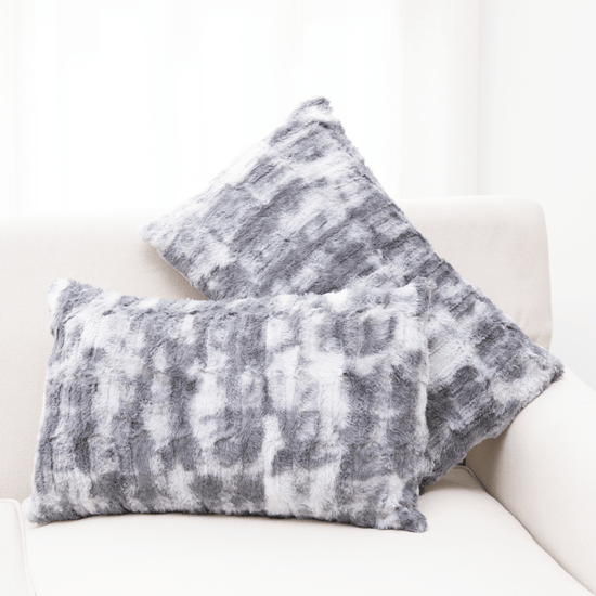https://cdn.shopify.com/s/files/1/2091/6511/products/cheer-collection-decorative-faux-fur-throw-pillow-with-inserts-luxuriously-soft-bamboo-design-accent-pillows-12-x-20-set-of-2-561081_550x.png?v=1678133545