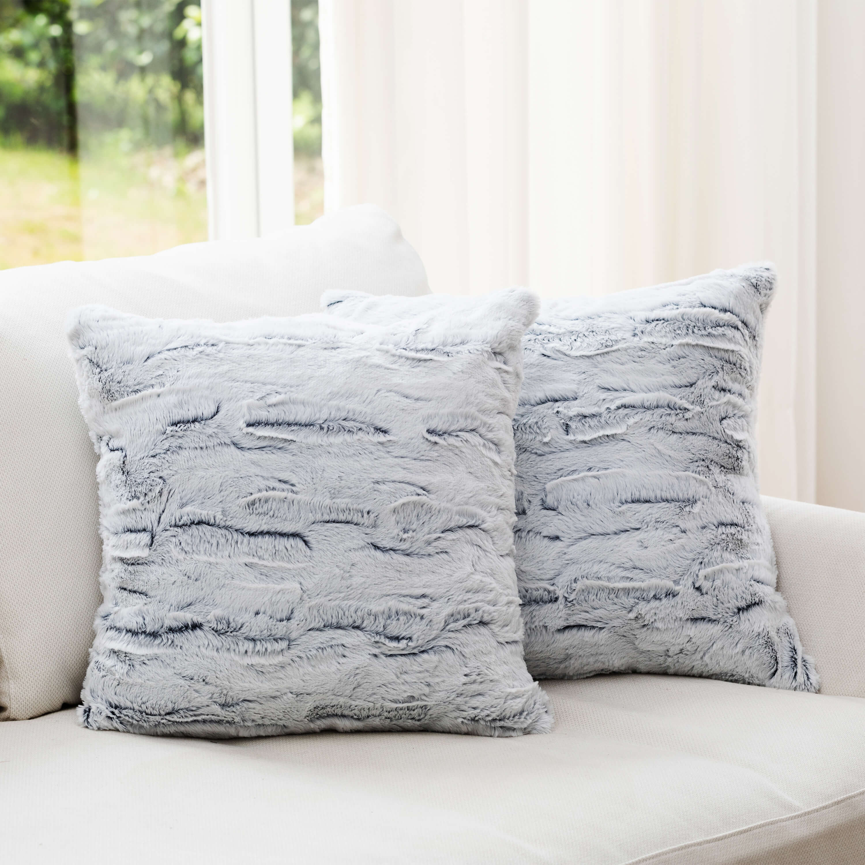 https://cdn.shopify.com/s/files/1/2091/6511/products/cheer-collection-embossed-faux-fur-throw-pillows-18-x-18-whiteblue-805702.jpg?v=1671781082