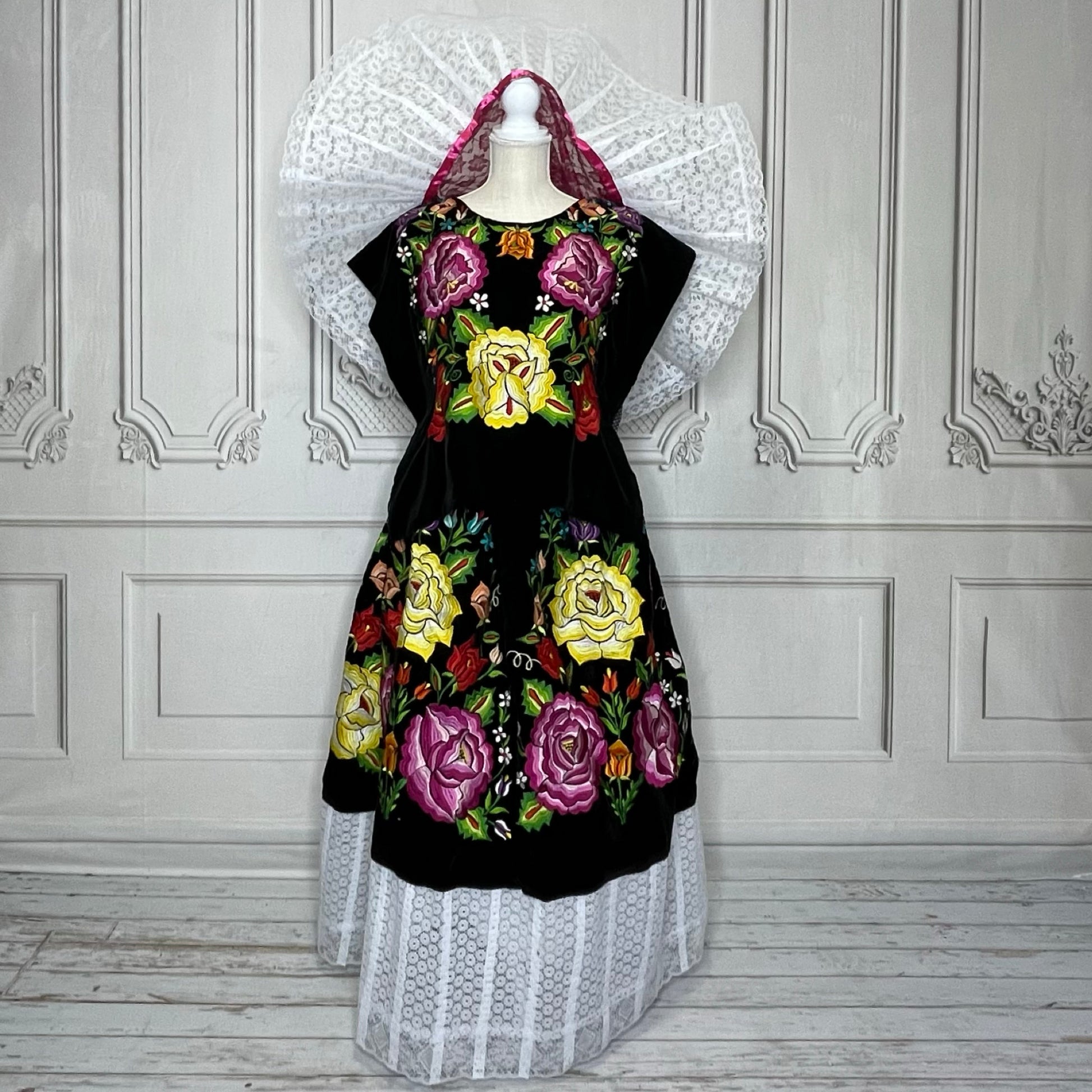 Tehuana Gala Outfit – Camelia Mexican Boutique