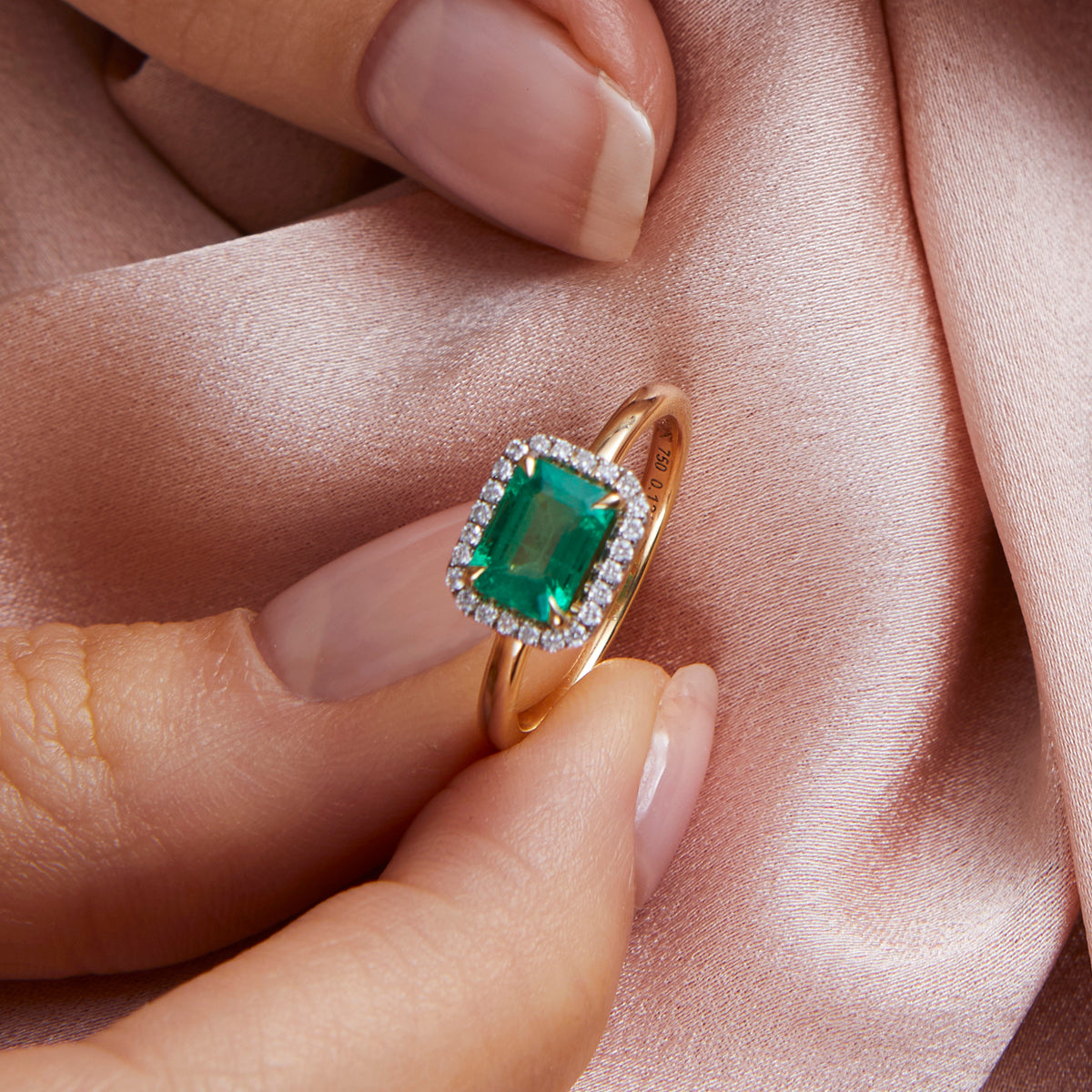 Maya modern oval shape emerald solitaire ring