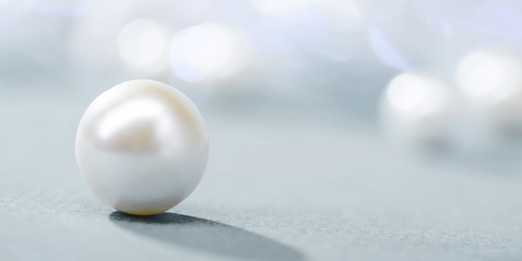 South Sea Pearl example | The most valuable Pearl on the market with white and gold overtones | The Ultimate Guide to Pearls with Fenton