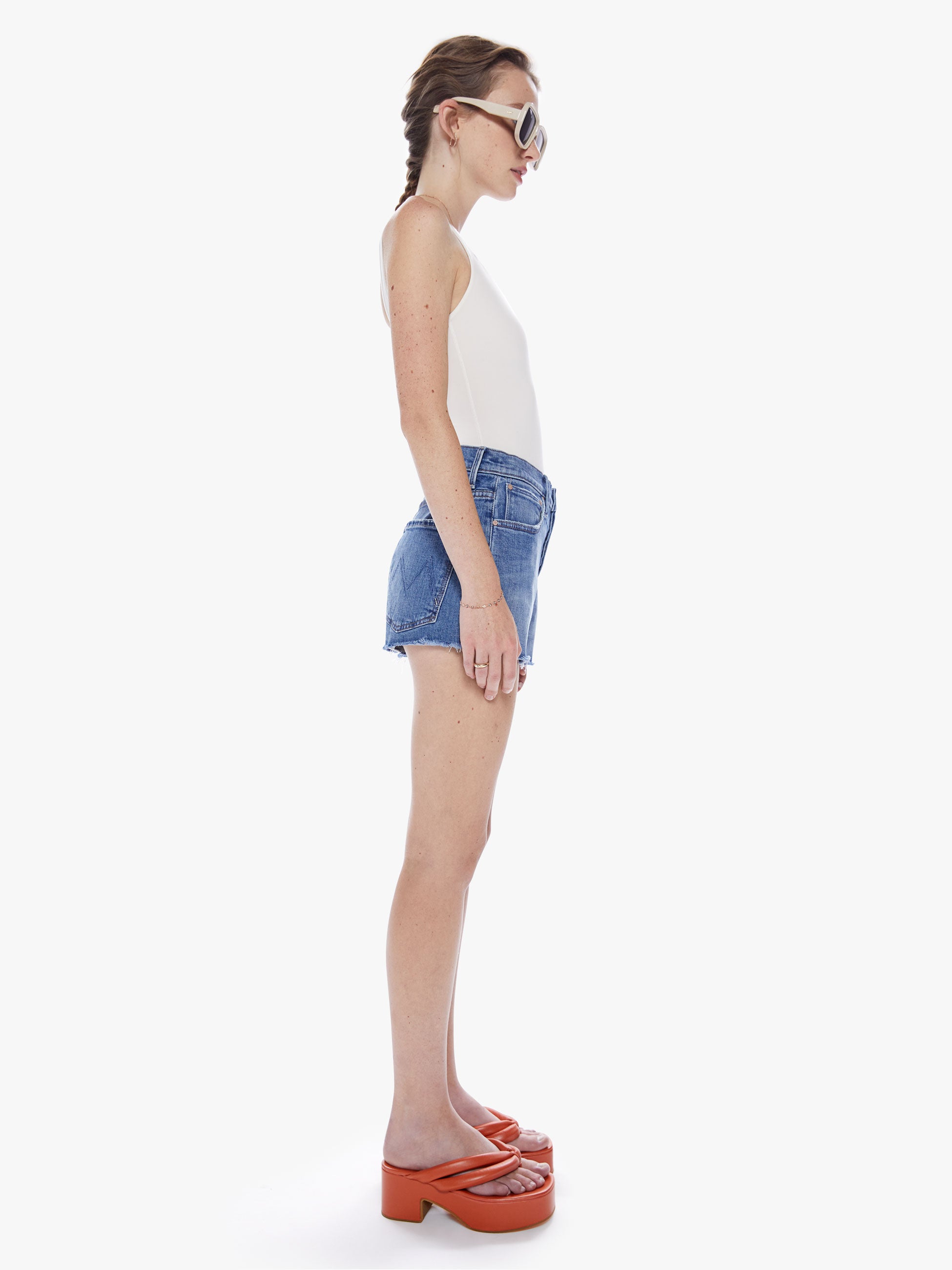 THE DITCHER CUT OFF SHORT ROMAINE CALM WITH EMBROIDERY | MOTHER DENIM