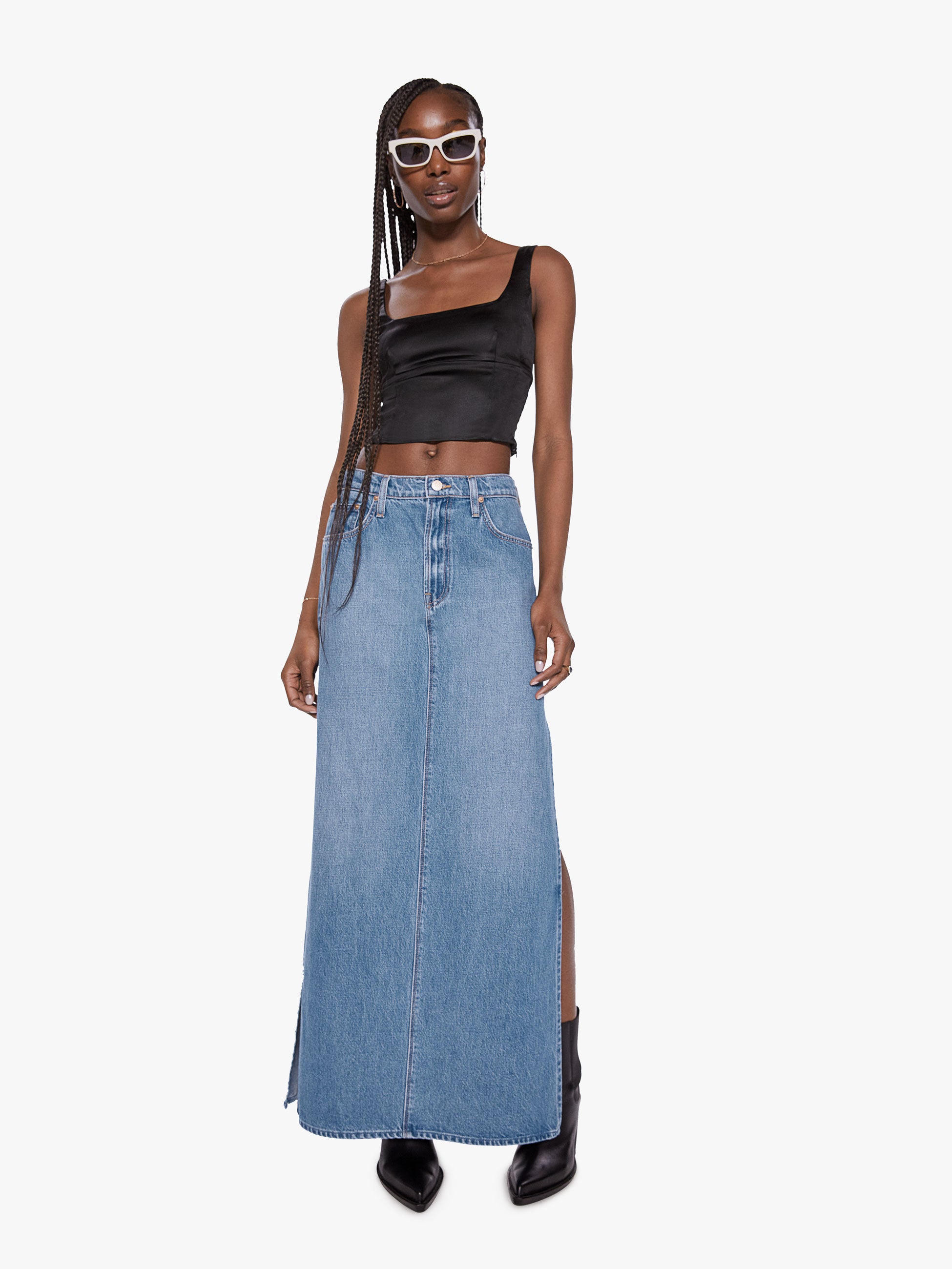 Savour Front Slit Denim Skirt In Mid Wash – The Design Closets