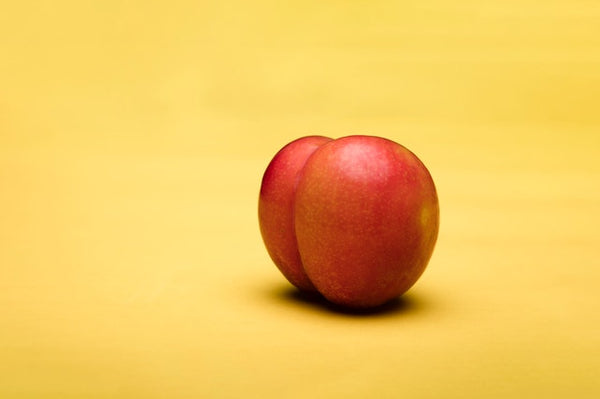 nectarine that resembles butt