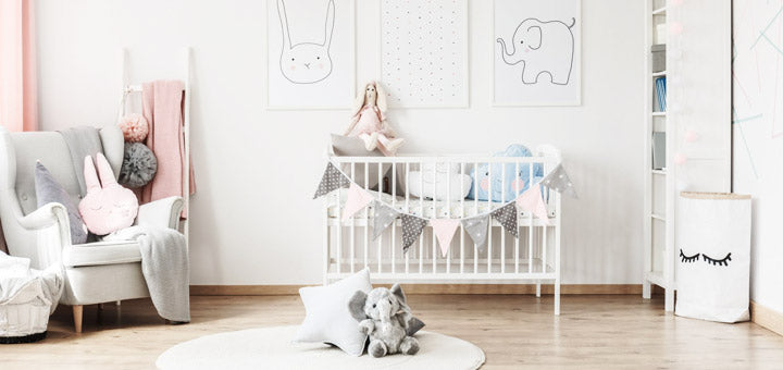 cuarto de bebé niña en tonos grises y rosas