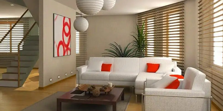 sala de estar con sofá blanco y cojines rojos