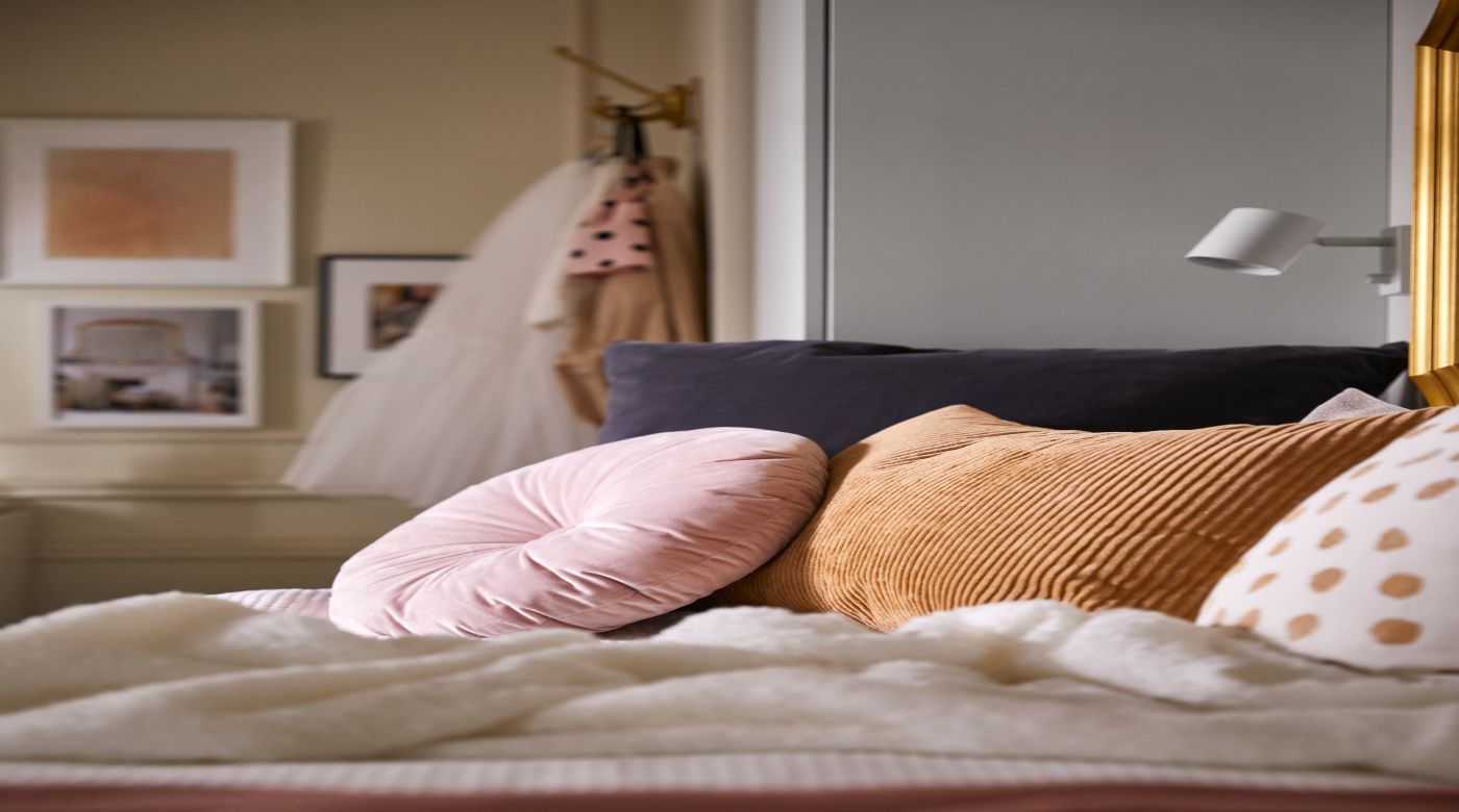 Conoce 5 tips para colocar tus cojines decorativos para cama