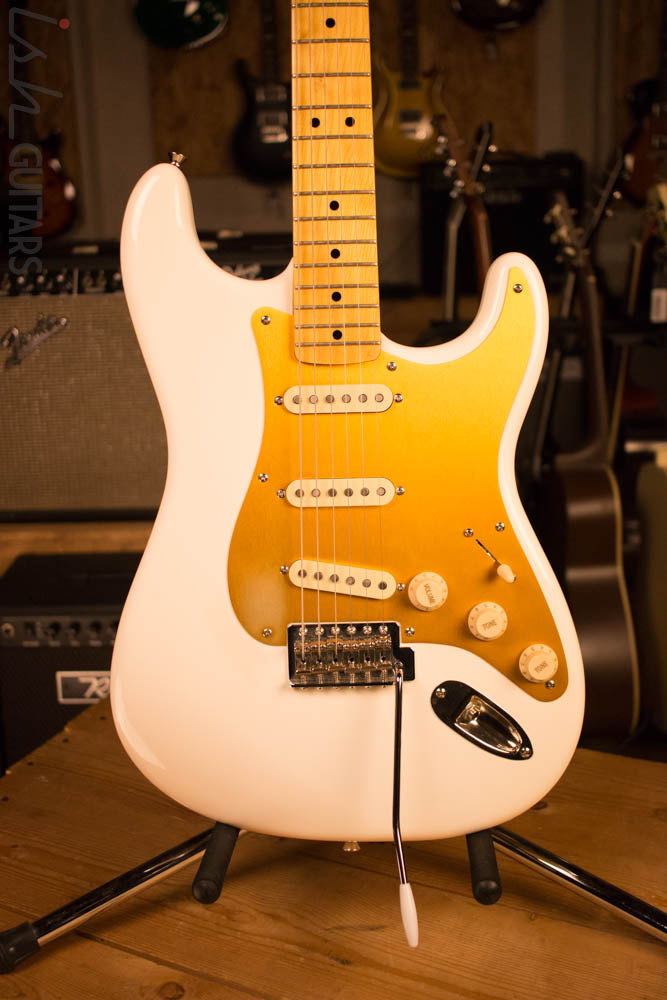 white strat with gold pickguard