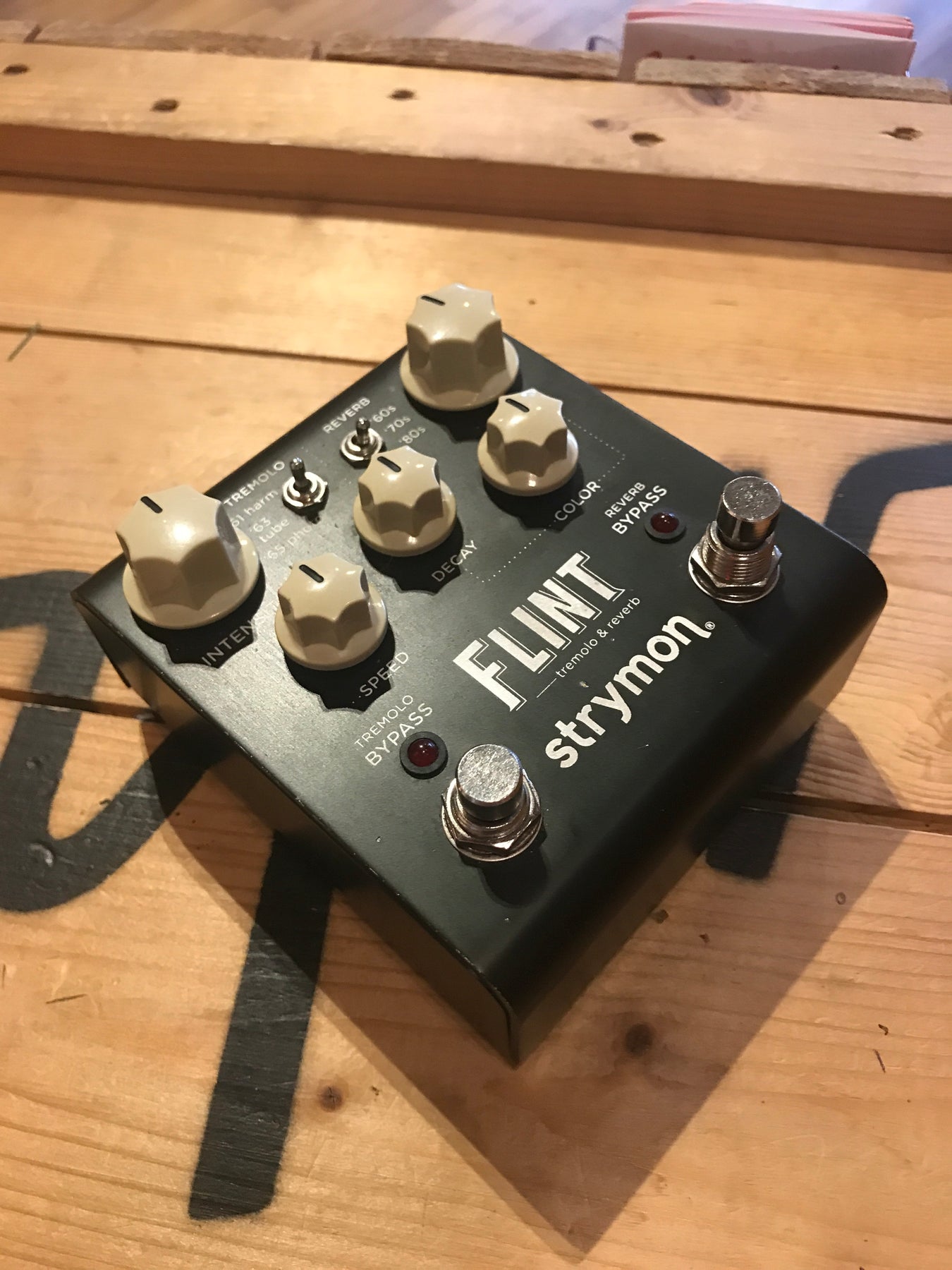 Strymon Flint Tremolo & Reverb Pedal – Ish Guitars