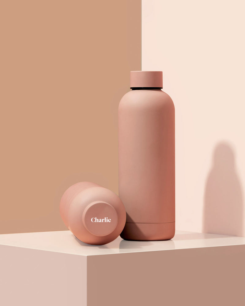 This simple modern water bottle is the perfect gift 2019