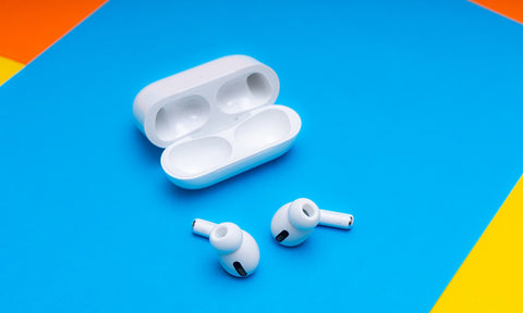 can i use someone else's airpods in my case