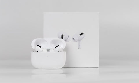 do airpods charge when case is open