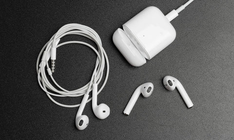 may airpods charge when case is open