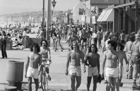 Great photo by Geoff Hagins from his Pinterest account of Hermosa Beach in the 70s. https://www.pinterest.com/pin/533958099556411587/