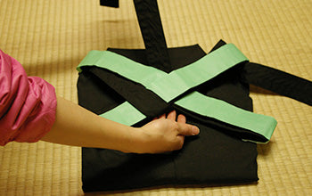 How to put on and fold Hakama 14