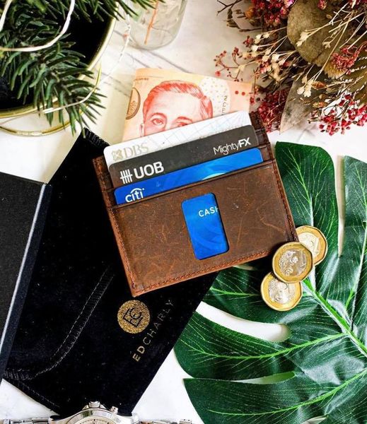 thin minimalist wallet