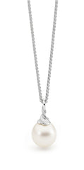 Twist pearl pendant