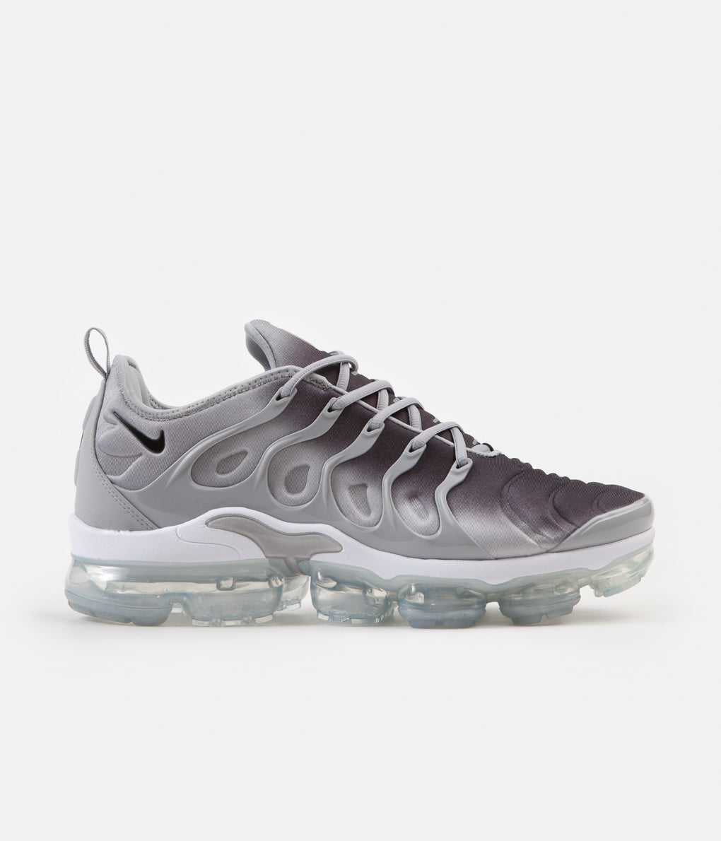 grey black vapormax plus