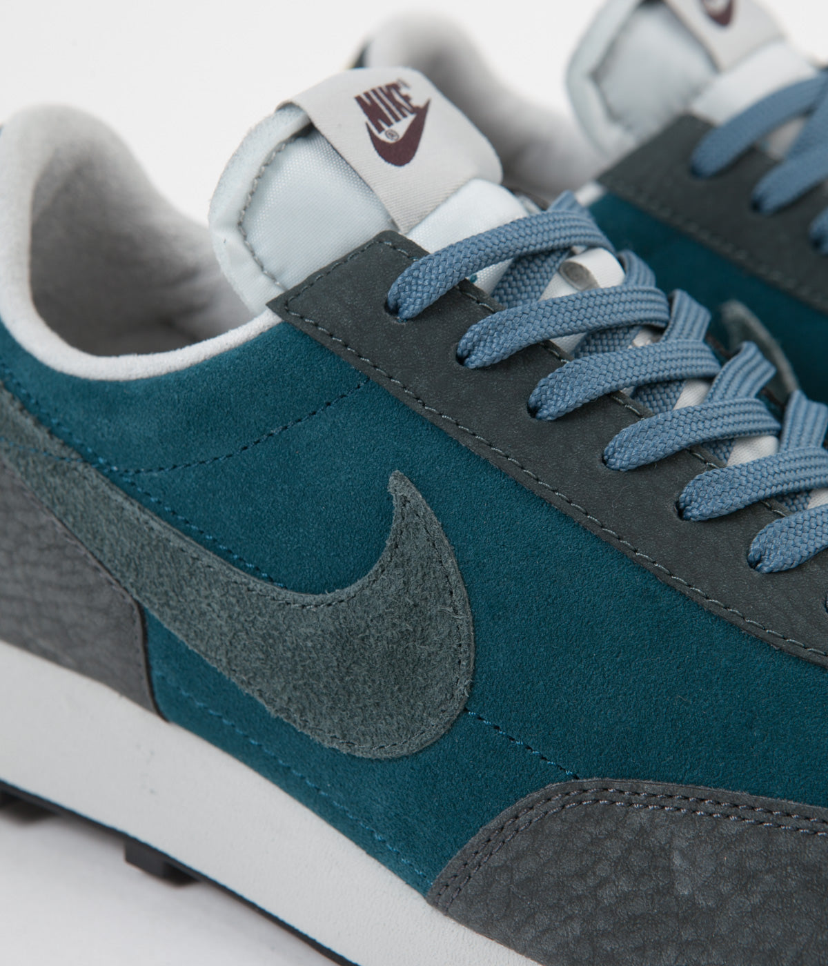 dark turquoise nike shoes