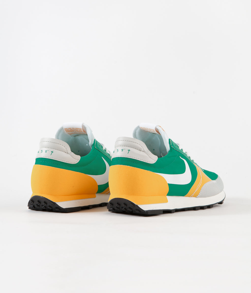 Nike Daybreak Type SE Shoes Stadium Green / White University Gold