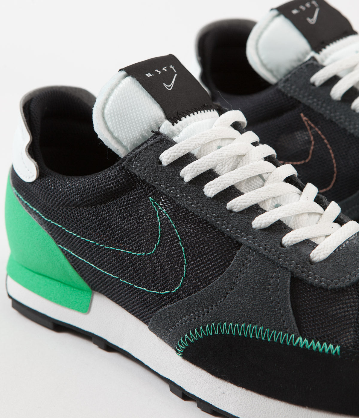 nike daybreak type black menta summit white