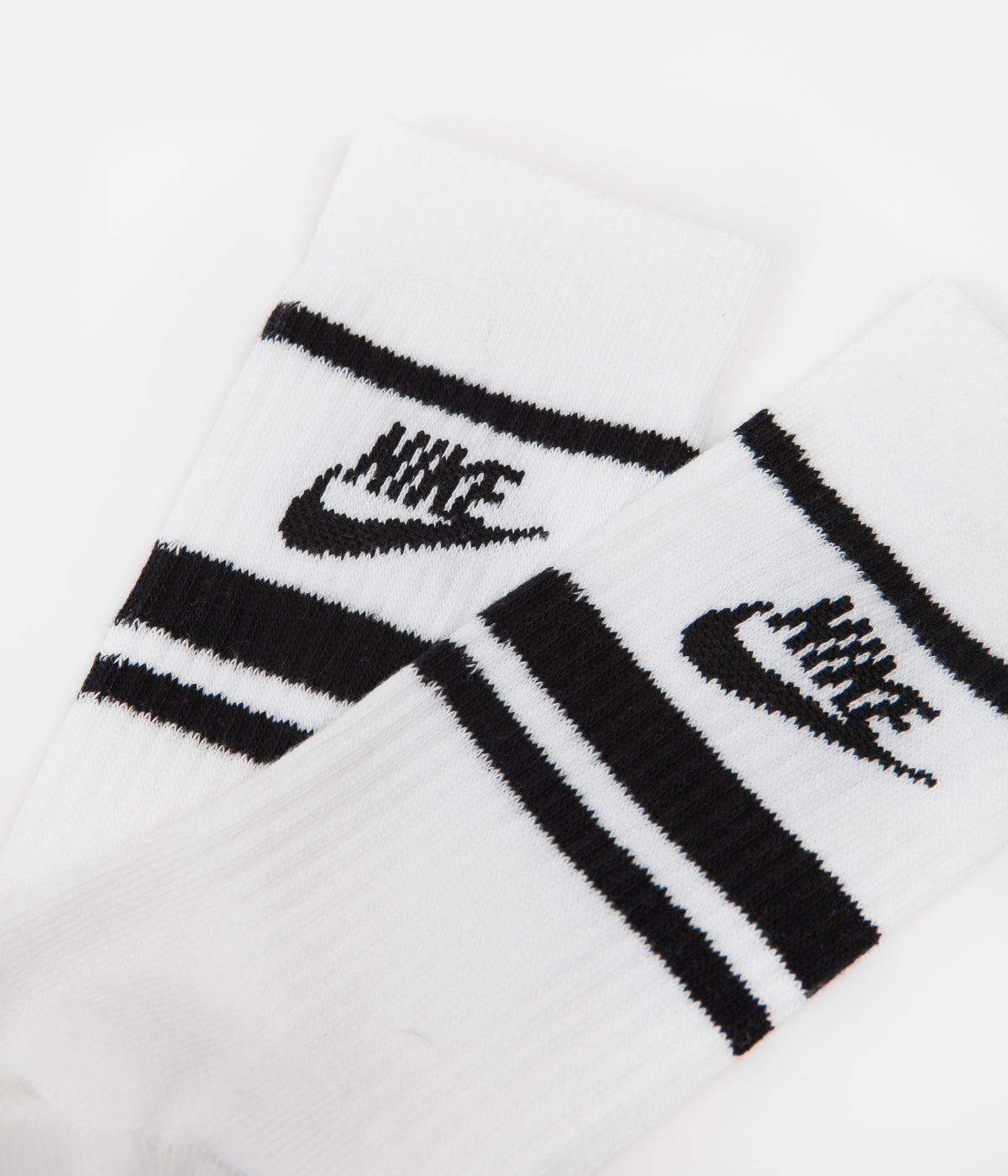 nike essential stripe crew socks