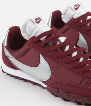 nike waffle racer team red