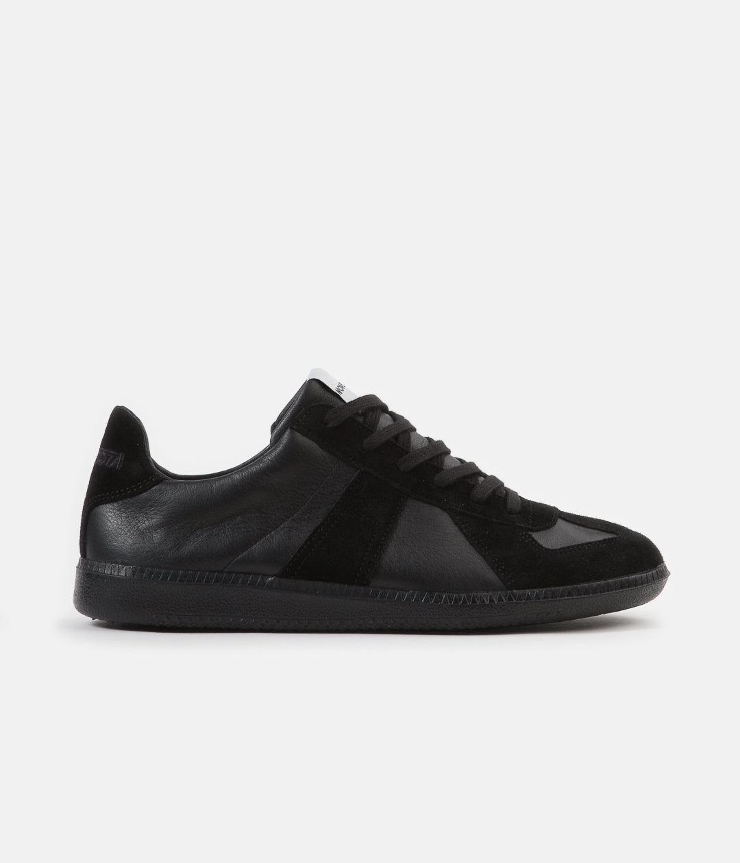 all black trainer shoes