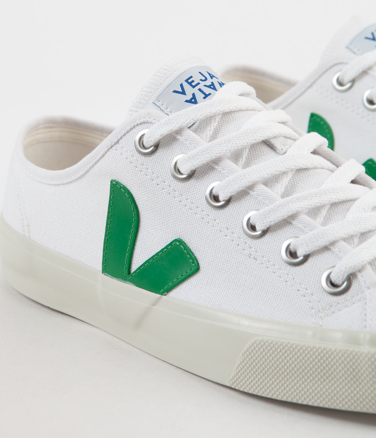 veja wata canvas trainers