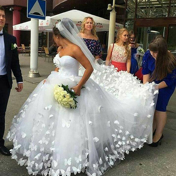 Romantic Butterflies Sweetheart Neck Princess Wedding  Gown 