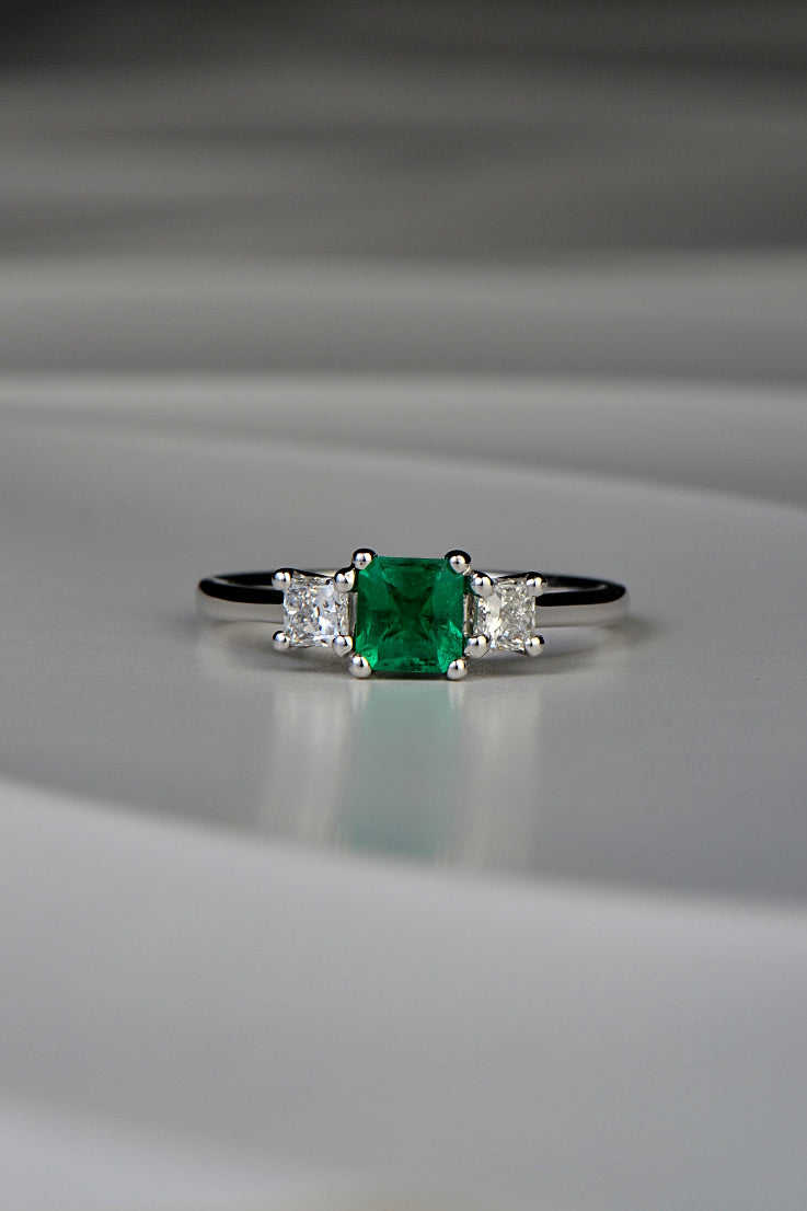 emerald-diamond-ring
